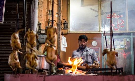 Description:  A vendor prepares chicken Sajji. — Photo by Muhammad Umar 