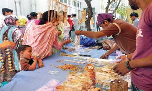 Description: Women pilgrims look at imitation jewellery at a stall at Punja Sahib. For centuries, people have shopped for bangles and jewellery at Baisakhi fairs and festivals.