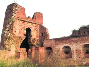 Description: Bajwara fort, Hoshiarpur, was built by Afghans