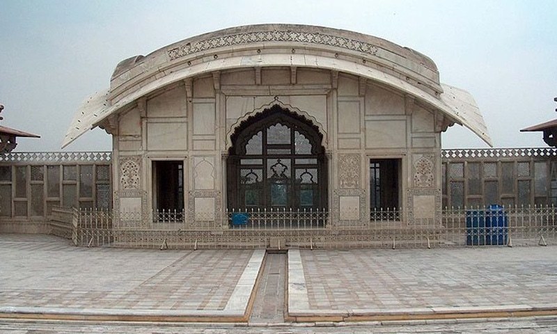 Description: The architecture of the amazingly beautiful structure that is Naulakha Pavilion has a curious history. —Wikimedia commons