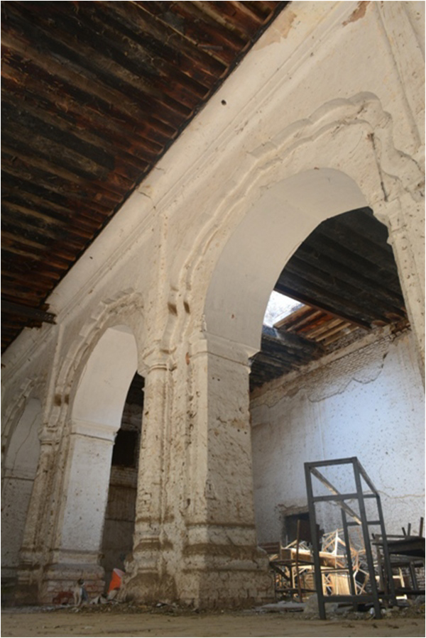 Description: The arches and features of the building reflect a mix of Mughal and Sikh architecture