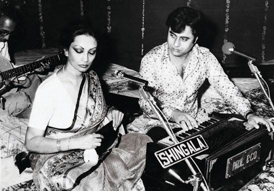 Description: Jagjit-Chitra, the most popular singing couple — Photograph courtesy HarperCollins Publishers India