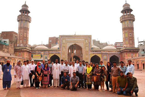 Description: Participants of the Harappa International Conference on a visit to Wazir Khan Mosque in Lahore.