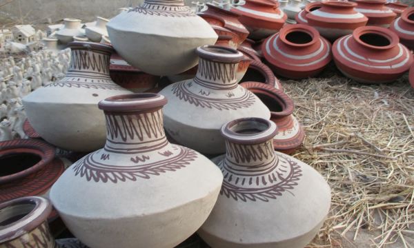 Description: Pots used for carrying water. — Photo by Hanif Samoon