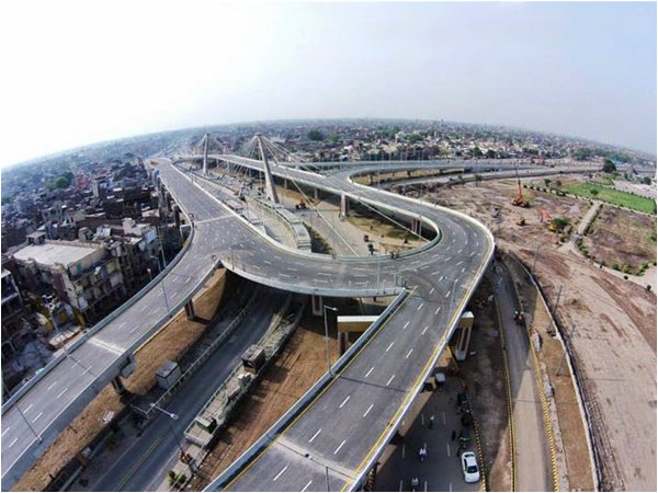 Description: An aerial view of Lahore's Azadi Chowk, the latest addition to the old city