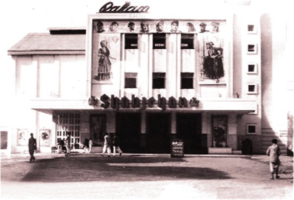 Description: Balwant Rai Theatre (Rattan Cinema) in Lahore during the 1940s