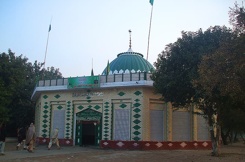 Description: The shrine of Baba Hinjarwal.