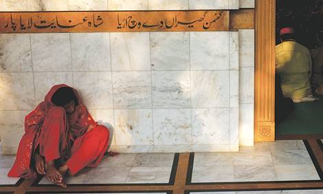 Description: Bulleh Sah’s poetry at his shrine in Kasur | Arif Mahmood, Wihte Star