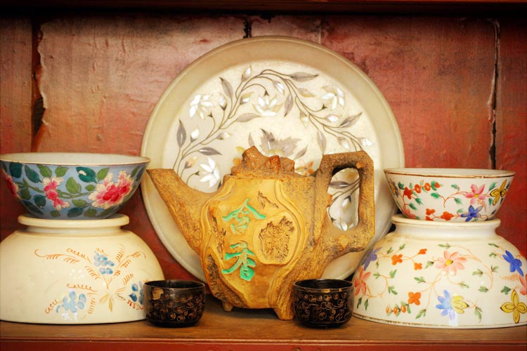 Description: A wooden kettle, a wonderful piece of Chinese Art