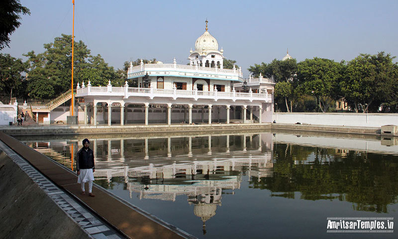 Description: This photo, which shows the Gurdwara Mata Kaulan and the sacred Sarovar Kaulsar, has been taken from www.amritsartemples.in.