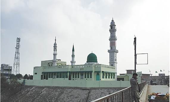 Description: In Sialkot, one of the better architectural imitations of Masjid-i-Nabvi.