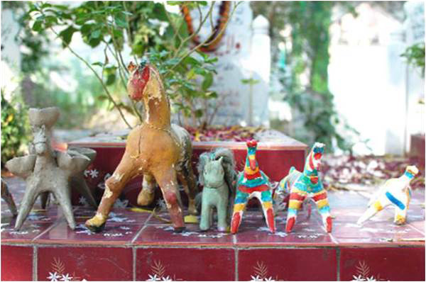 Description: Toy horses at Ghoray Shah