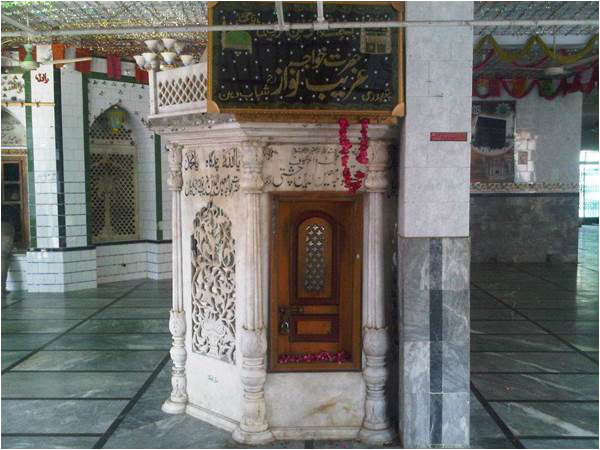 Description: Zanjani Shrine - Moeenuddin Chishti spot