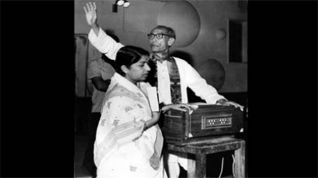 http://www.dailytimes.com.pk/print_images/456/2014-08-16/lata-mangeshkar-the-living-legend-part-ix-1408130085-9185.jpg