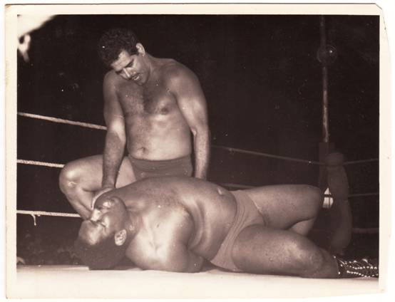 Dara Singh & Ray Apoloan (West Indies). Nairobi.. 1962. Photo by Ajit Chaggar.jpg