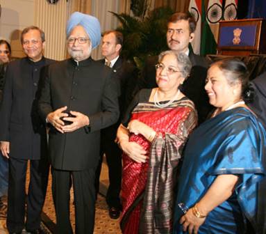 Description: http://apnaorg.com/articles/manmohan/Manmohan-Singh-greets-the-Indian-1.jpg