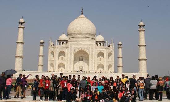 Description: Description: Exchange for Change delegation visited the Taj Mahal, Agra. — Rida Arif/ The Citizens Archive of Pakistan.