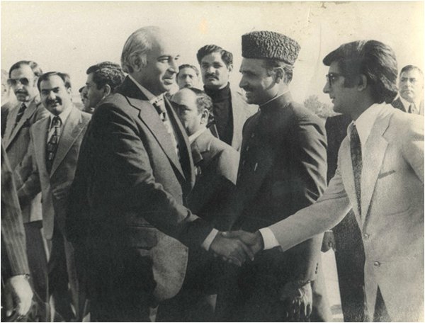 Description: Aitzaz Ahsan with Zulfiqar Ali Bhutto in 1976