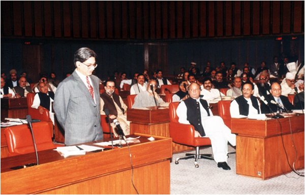 Description: Aitzaz Ahsan in the Senate, 1998