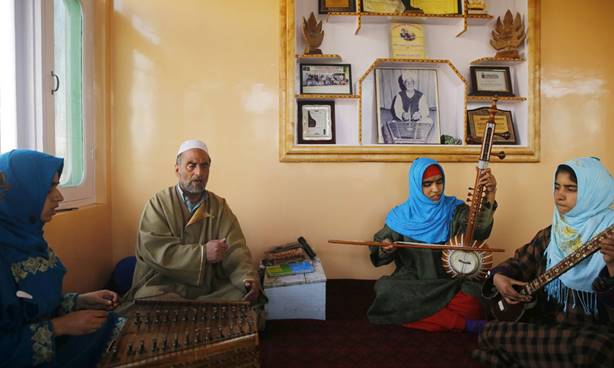 Description: Muhammad Yaqoob Sheikh, the Sufi music teacher, teaches his students the nuances of Sufi music, on the outskirts of Srinagar. ─AFP